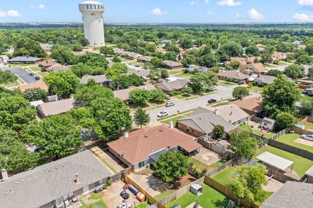 2911 Post Oak Drive, Euless, TX 76039