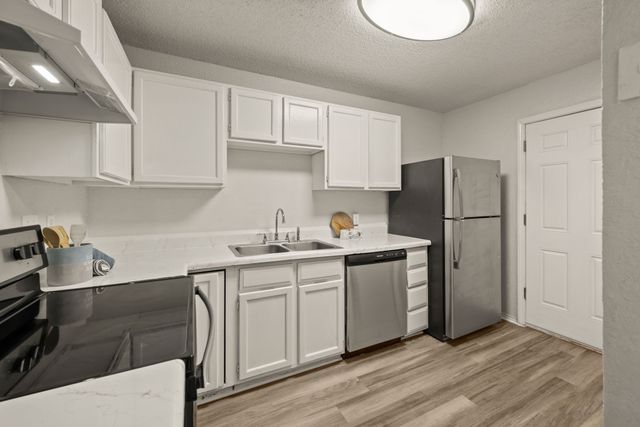 2911 Post Oak Drive, Euless, TX 76039
