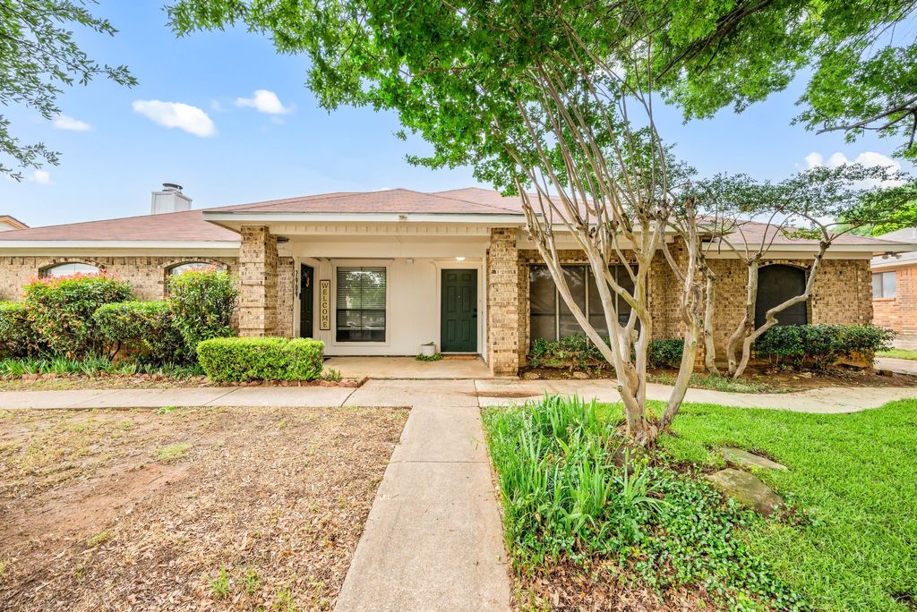 2911 Post Oak Drive, Euless, TX 76039
