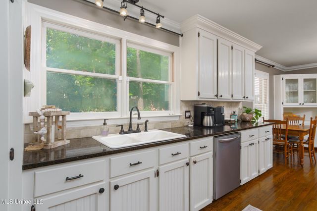 2203 S 40th Avenue, Hattiesburg, MS 39402