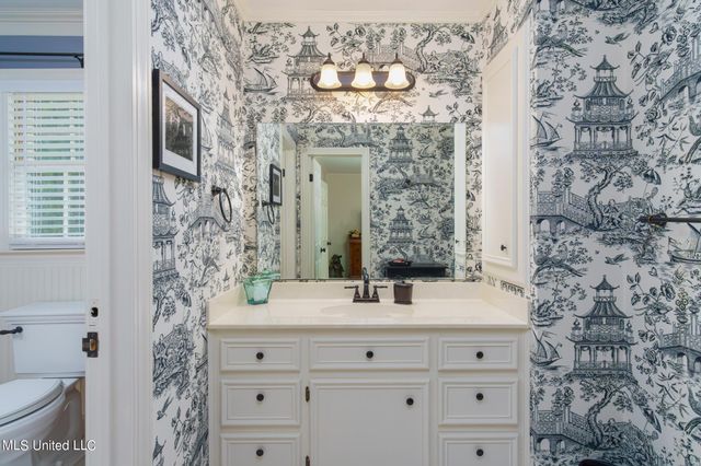 2203 S 40th Avenue, Hattiesburg, MS 39402