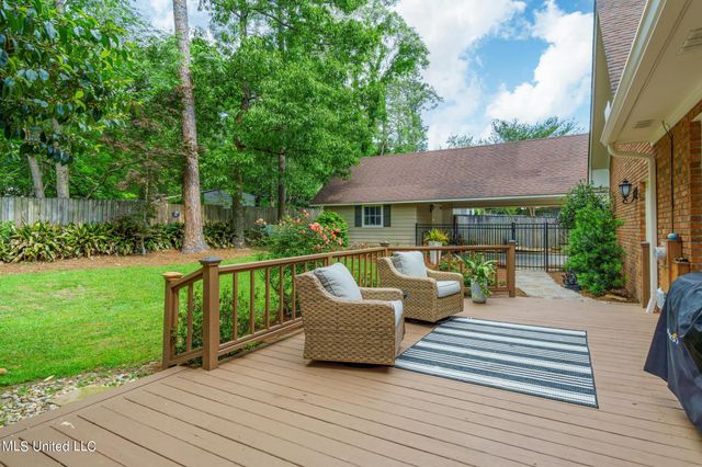 2203 S 40th Avenue, Hattiesburg, MS 39402