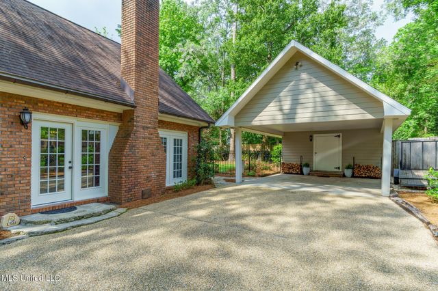 2203 S 40th Avenue, Hattiesburg, MS 39402