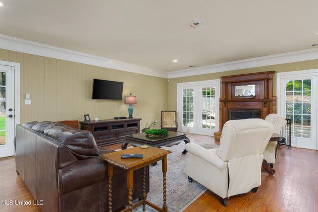 2203 S 40th Avenue, Hattiesburg, MS 39402