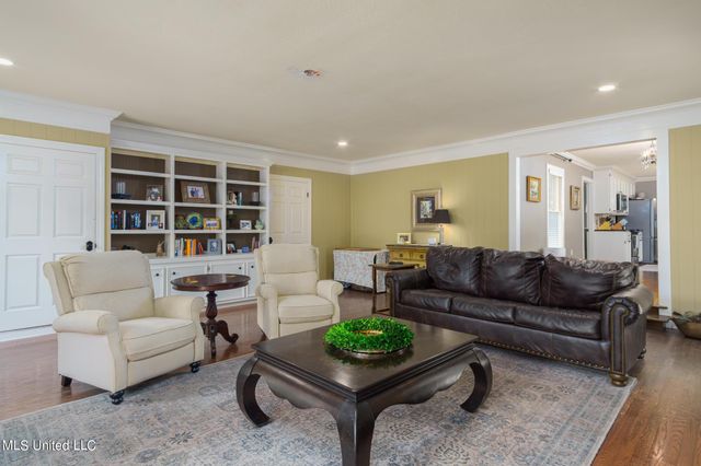 2203 S 40th Avenue, Hattiesburg, MS 39402