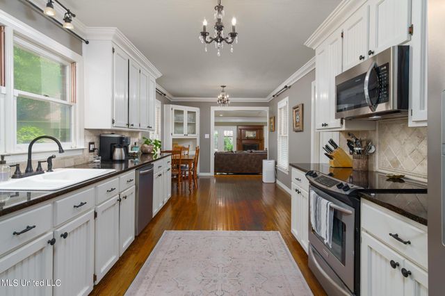 2203 S 40th Avenue, Hattiesburg, MS 39402