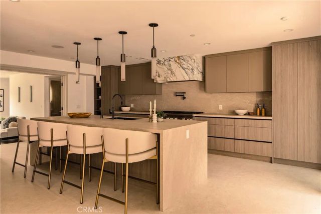 2638 Zorada Drive, Los Angeles, CA 90046