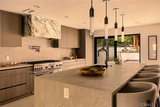2638 Zorada Drive, Los Angeles, CA 90046
