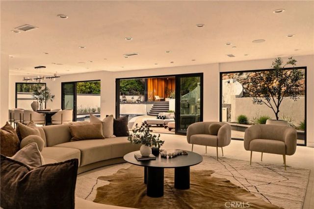 2638 Zorada Drive, Los Angeles, CA 90046