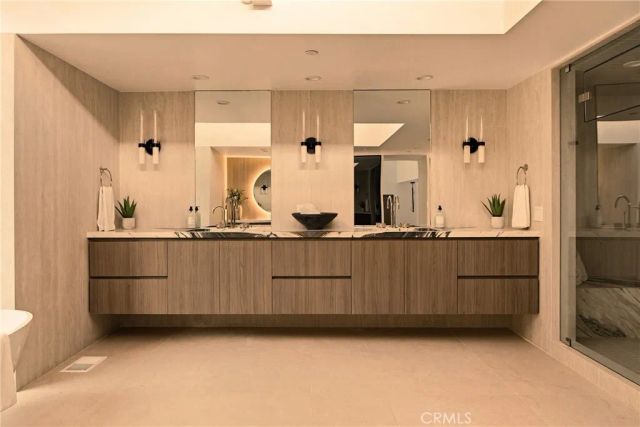 2638 Zorada Drive, Los Angeles, CA 90046
