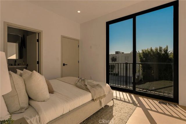 2638 Zorada Drive, Los Angeles, CA 90046