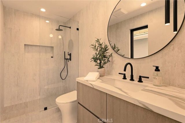 2638 Zorada Drive, Los Angeles, CA 90046