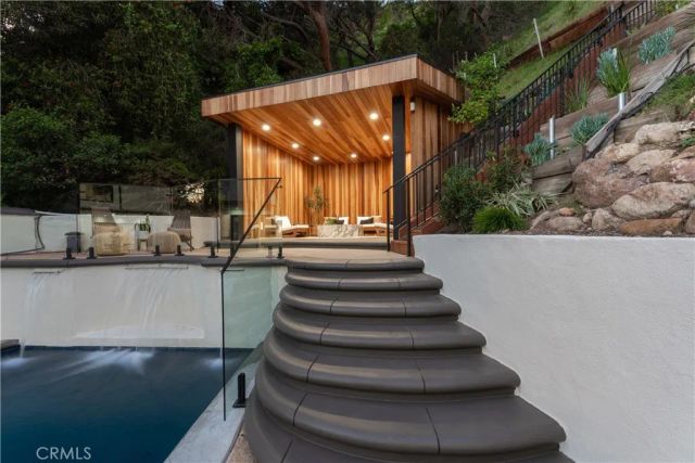 2638 Zorada Drive, Los Angeles, CA 90046
