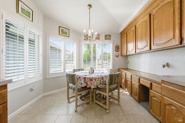 701 Oak Brook Dr, Vacaville, CA 95687