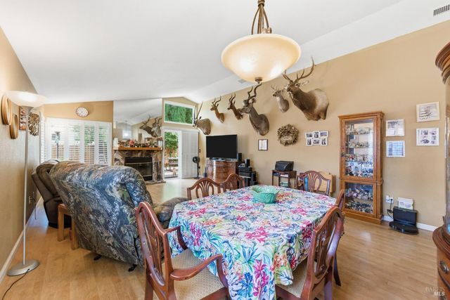 701 Oak Brook Dr, Vacaville, CA 95687