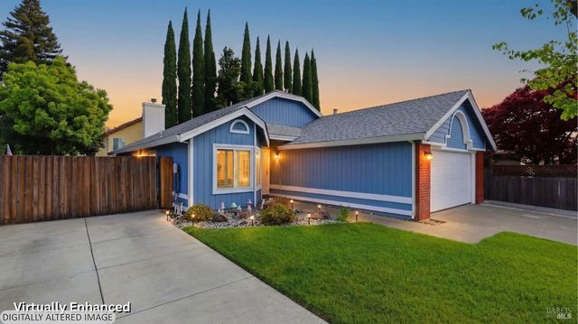 701 Oak Brook Dr, Vacaville, CA 95687