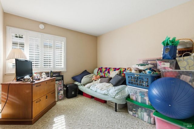 701 Oak Brook Dr, Vacaville, CA 95687