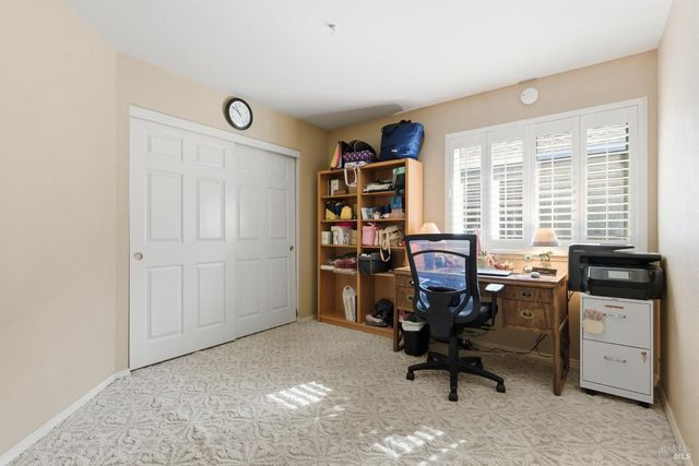 701 Oak Brook Dr, Vacaville, CA 95687