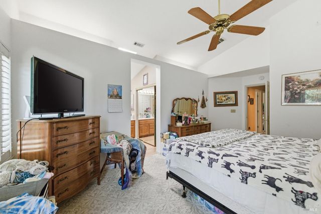 701 Oak Brook Dr, Vacaville, CA 95687