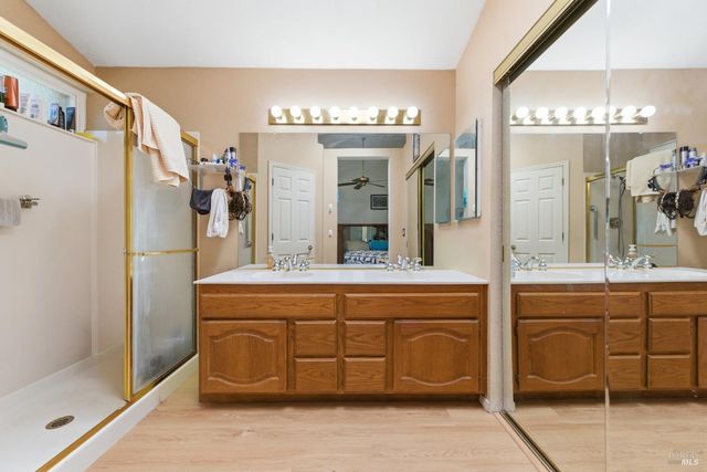 701 Oak Brook Dr, Vacaville, CA 95687