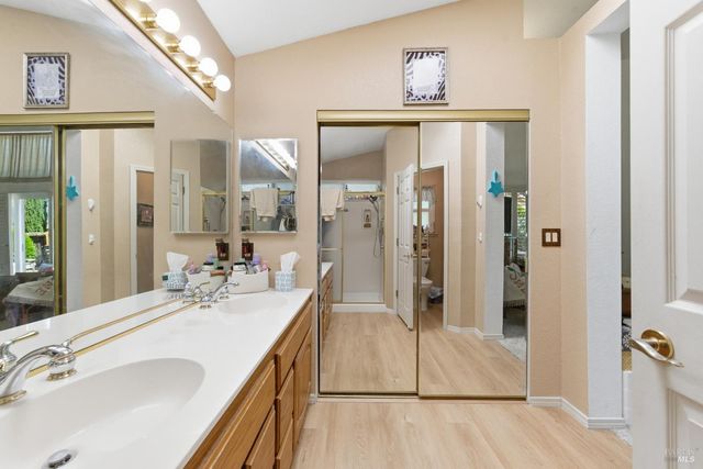 701 Oak Brook Dr, Vacaville, CA 95687