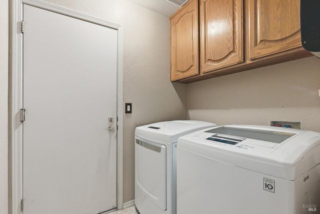 701 Oak Brook Dr, Vacaville, CA 95687