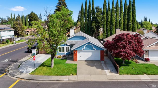 701 Oak Brook Dr, Vacaville, CA 95687