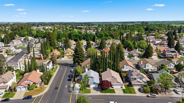 701 Oak Brook Dr, Vacaville, CA 95687