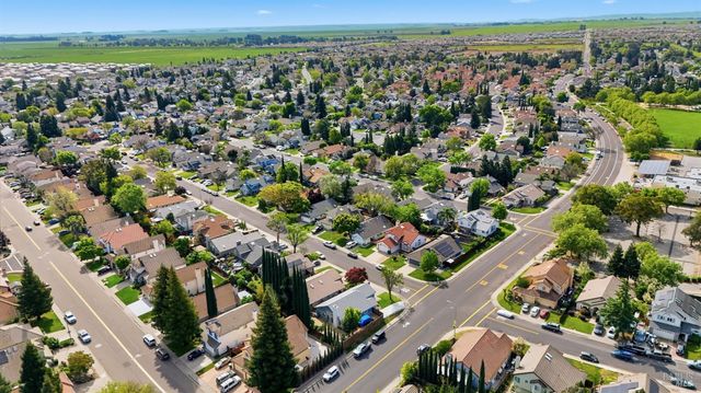 701 Oak Brook Dr, Vacaville, CA 95687