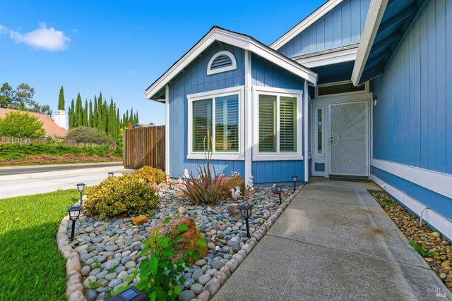 701 Oak Brook Dr, Vacaville, CA 95687