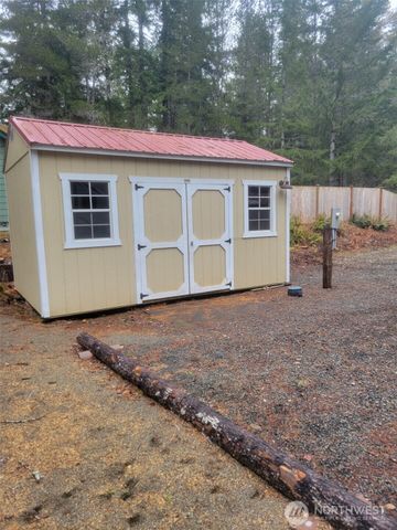 81 N Kings Way S, Hoodsport, WA 98548