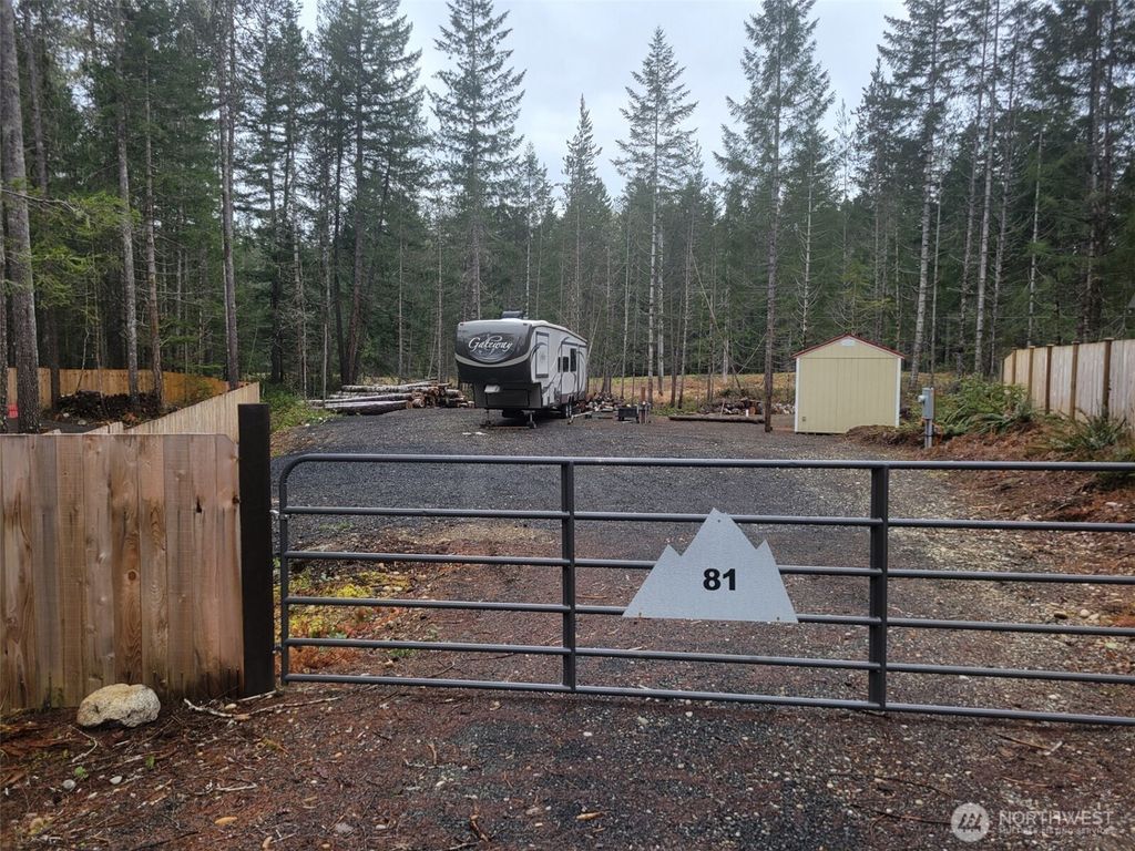 81 N Kings Way S, Hoodsport, WA 98548