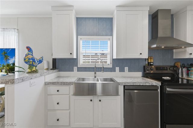 310 Shrub LN S, North Fort Myers, FL 33917