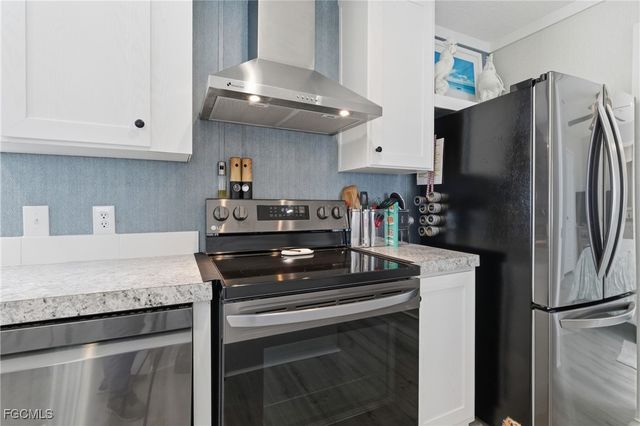 310 Shrub LN S, North Fort Myers, FL 33917