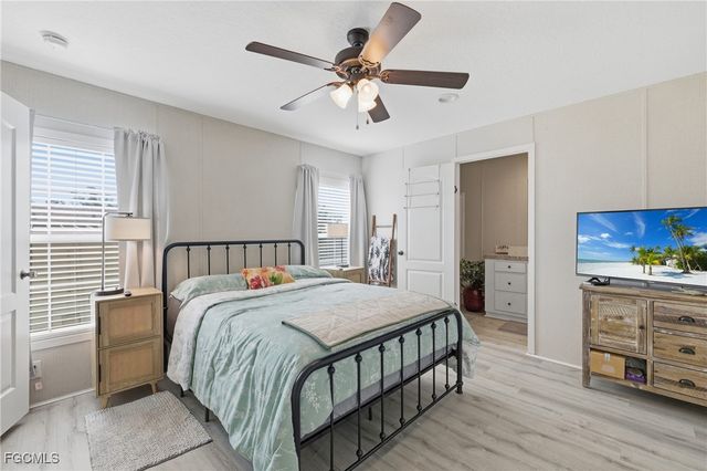 310 Shrub LN S, North Fort Myers, FL 33917