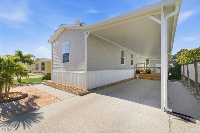 310 Shrub LN S, North Fort Myers, FL 33917