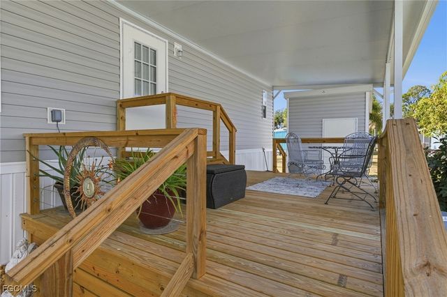 310 Shrub LN S, North Fort Myers, FL 33917