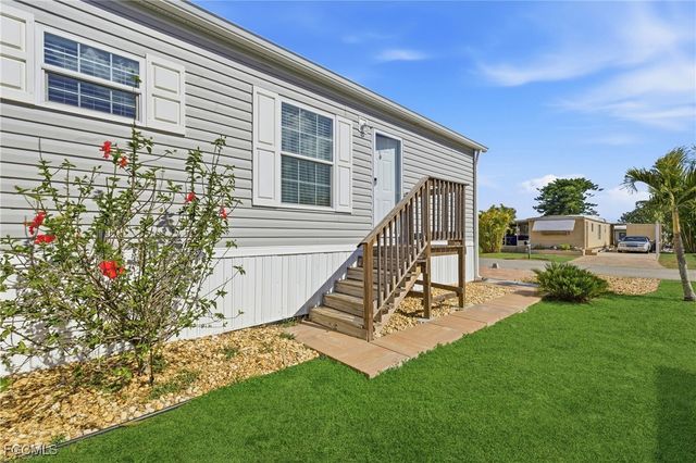 310 Shrub LN S, North Fort Myers, FL 33917