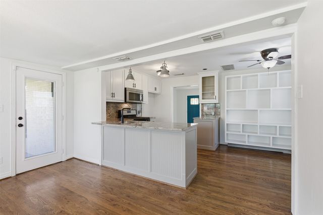 2615 Alco Avenue, Dallas, TX 75211