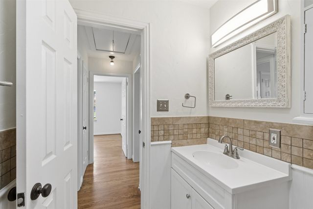 2615 Alco Avenue, Dallas, TX 75211