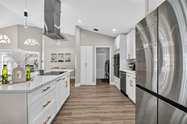 1971 Oak Berry Circle, Wellington, FL 33414