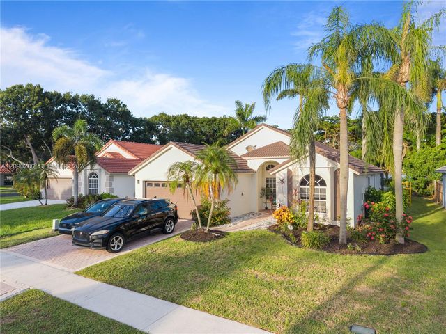 1971 Oak Berry Circle, Wellington, FL 33414