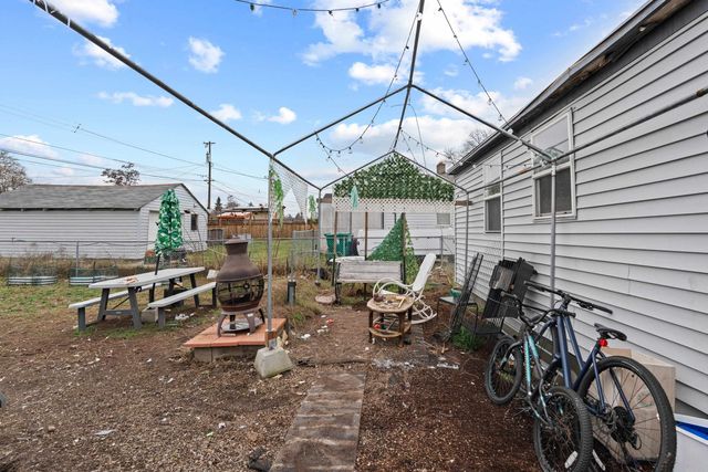 2214 E Rockwell Ave, Spokane, WA 99207