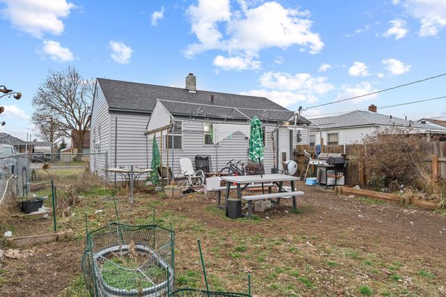 2214 E Rockwell Ave, Spokane, WA 99207