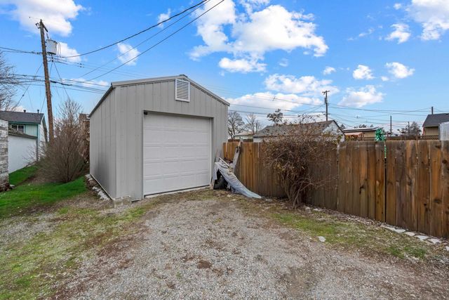 2214 E Rockwell Ave, Spokane, WA 99207