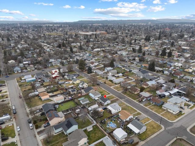 2214 E Rockwell Ave, Spokane, WA 99207