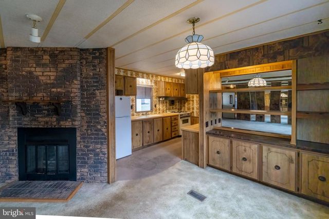 9 OAK DR, Spring City, PA 19475