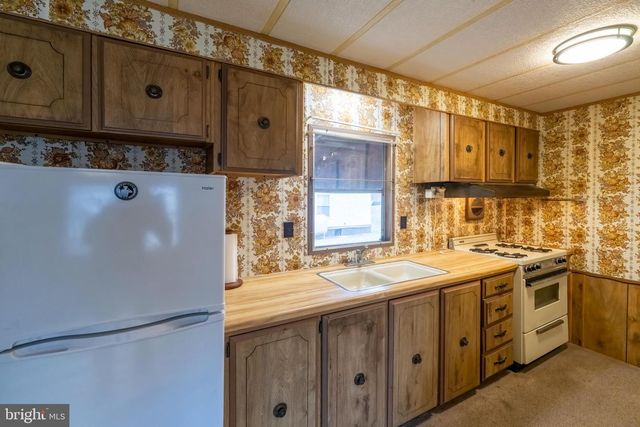 9 OAK DR, Spring City, PA 19475