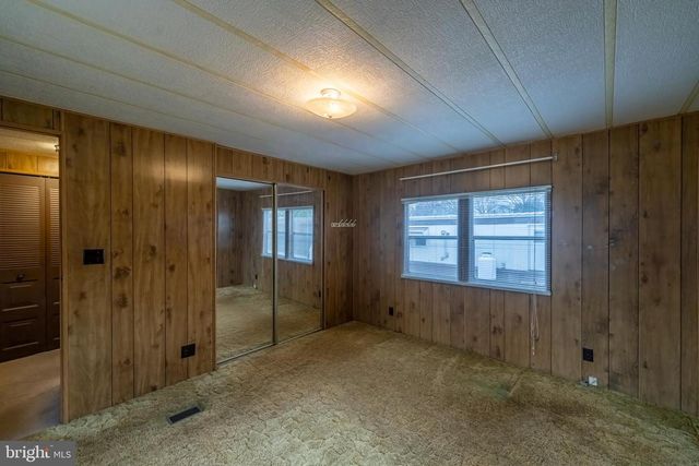 9 OAK DR, Spring City, PA 19475