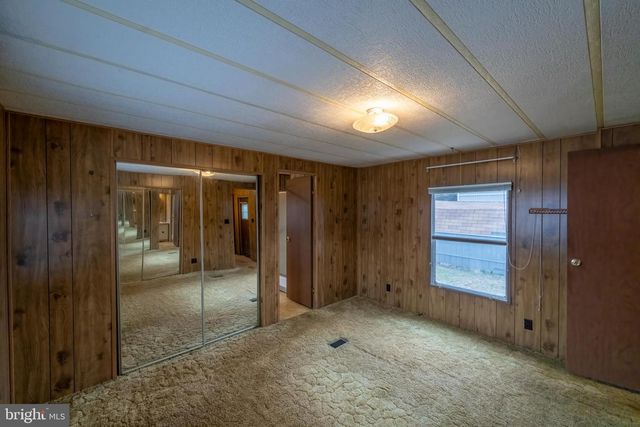 9 OAK DR, Spring City, PA 19475